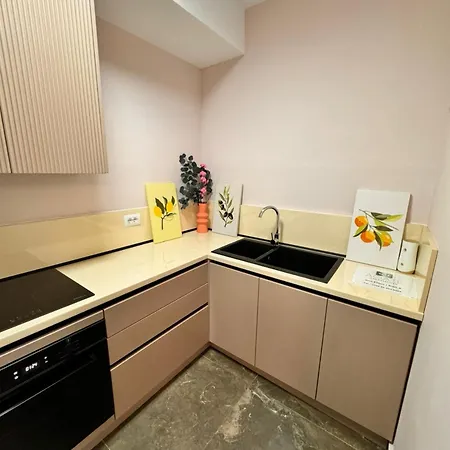 Noon Апартаменты Тирана